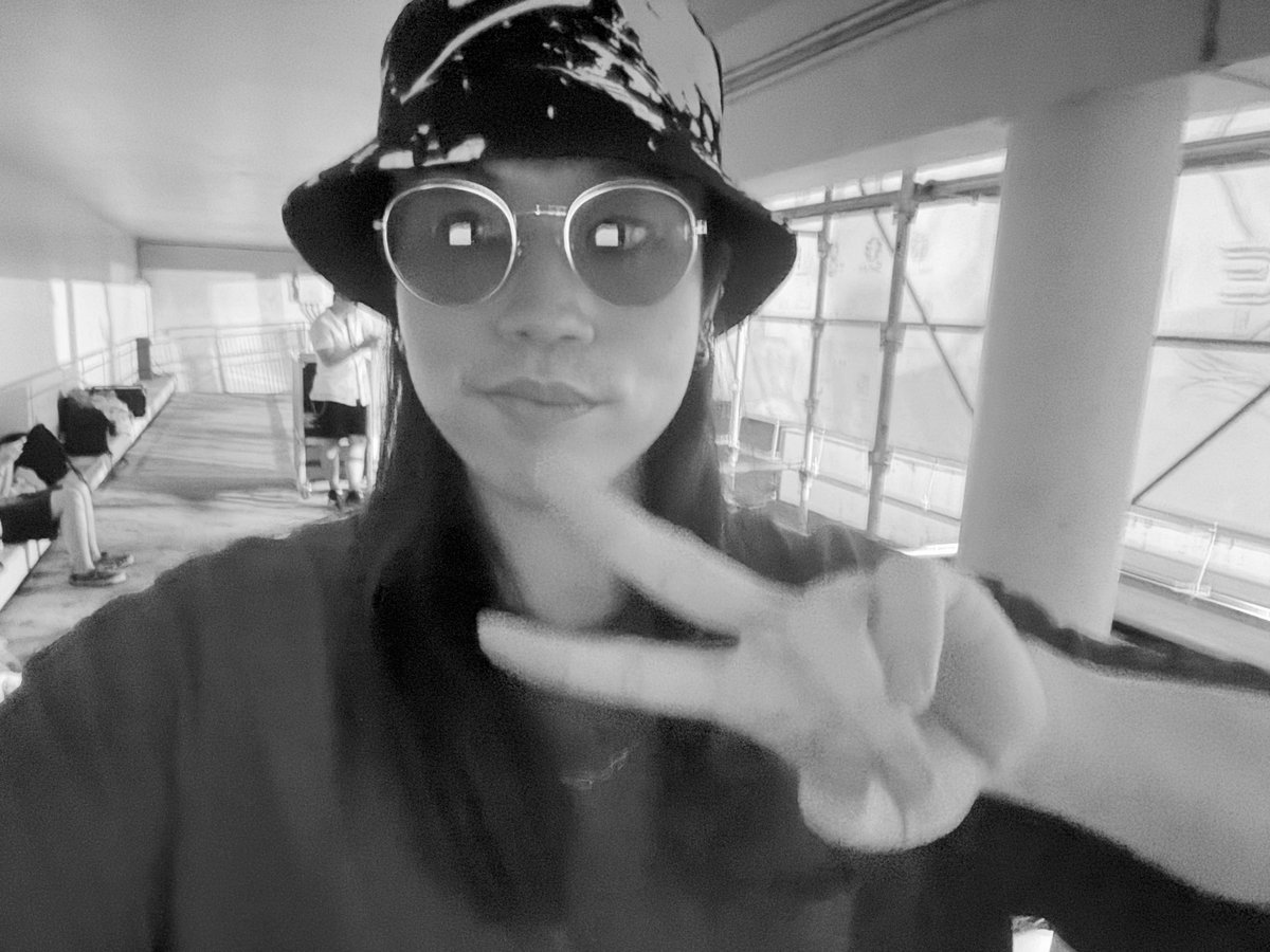 Replicant_Dance's tweet photo. 今日は人前で初めてパラパラを踊るお仕事でした〜
結構パラパラ好きだしユーロビートな曲も好きな事多いのよね
レンズの反射の癖強い https://t.co/xdaXv91FHK