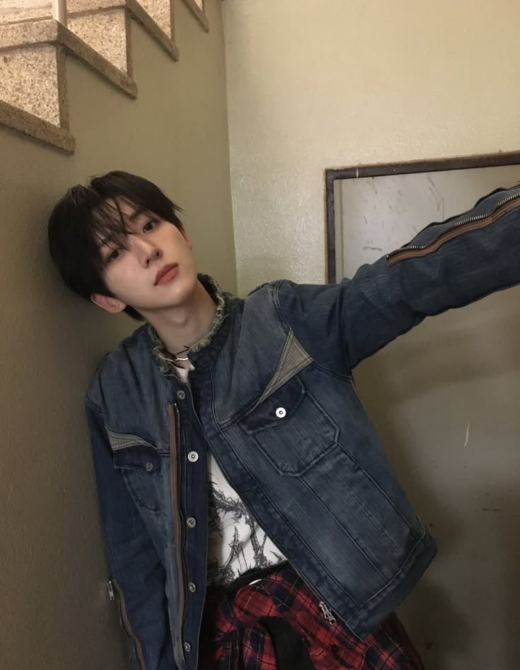 manbokii7's tweet photo. 새삼.. 내 동현님 데님 진~짜 잘 어울리는 구나 싶고.. https://t.co/kY5HiaVLLR