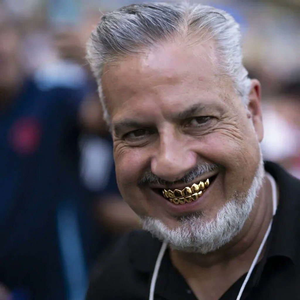 Juliaaoo9's tweet photo. @CentralFlaNacao @UOL Calma nação, o homi tá resolvendo os dentes primeiro. 😎 https://t.co/Gd2lQ6IMb4