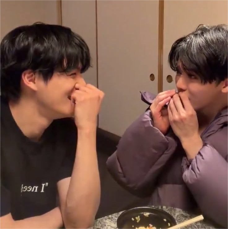 februavy's tweet photo. nomin on pov pict:

🐱: “sayang, itu bibir kamu kayaknya kering ya. mau pake lipbalm aku ga?”
(menatap kearah bibir jn)
🐶: “ah masa sih sayang, aku tadi udah pake lipbalm kok” (mengelak, meyakinkan jm)
🐱: “ih tapi itu kering kok!” (menyangkal pendapat jn, semakin mendekatkan wajahnya ke arah jn)
 
*dipersekian detik dengan cepat, jn ikut memajukan wajahnya dan dengan cepat—

🐱: (tersentak kaget) “IH SAYANGGG KENAPA KAMU CIUM AKU?!” (jm menutup bibirnya yang baru saja di sengat oleh si lawan)
🐶: (jn hanya membalas dengan senyum manis sembari menutup bibirnya yg baru saja merasakan hangat lembut manis cherry) “udah aku kasih lipbalm hehe”

end.
[pict from right owner on pinterest]