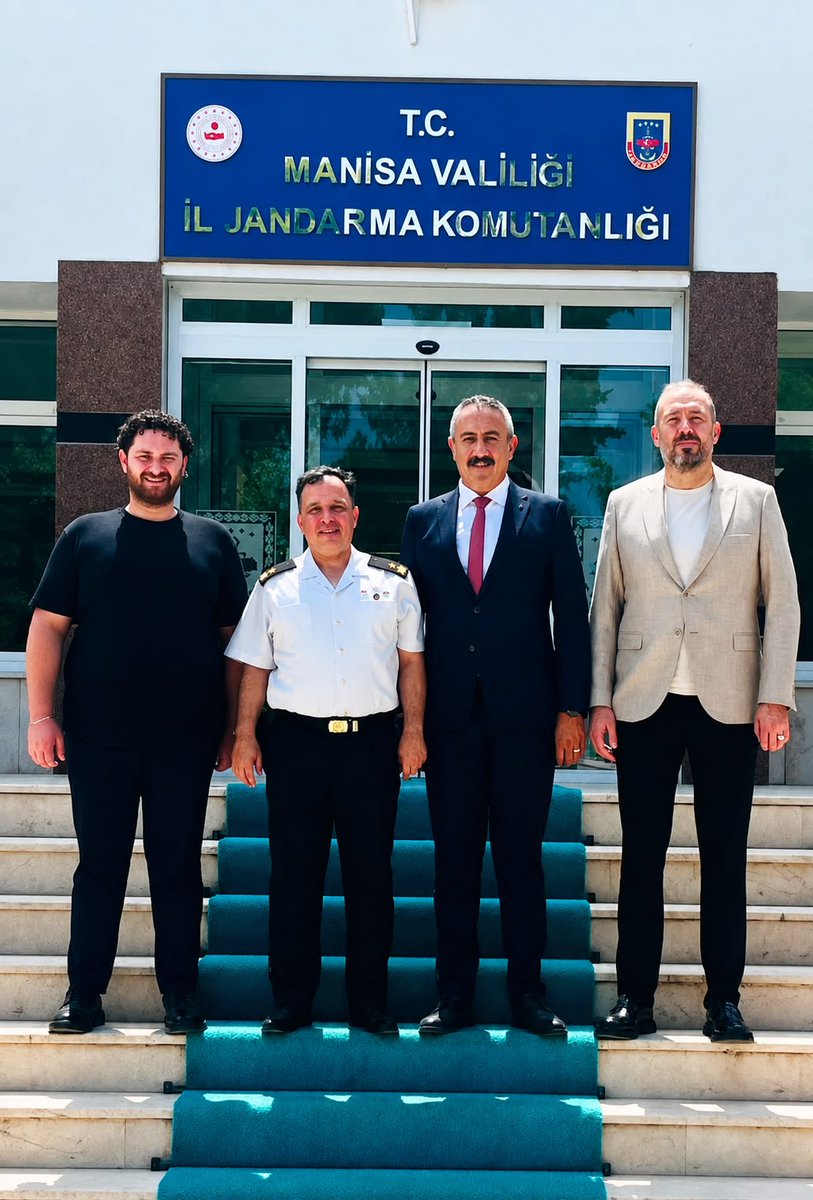 AkhisarOsb's tweet photo. Yönetim Kurulu Başkanımız Ahmet MÜJDECİ, Yönetim Kurulu Üyemiz Ömer Faruk ÖLMEZ ve Bölge Müdürümüz Ali Tuncay TUNÇ, İl Jandarma Komutanımız Tuğgeneral İlhan ŞEN’i ziyaret etmişlerdir. https://t.co/noFNrFz813
