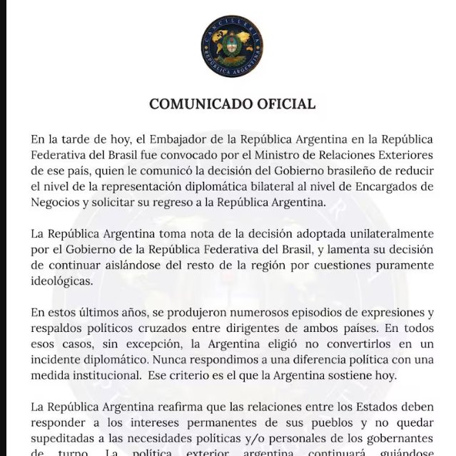 gabyspepe's tweet photo. Brasil no solo retiró su embajador de Argentina. También echó al embajador argentino Daniel Raimondi. Cancillería dice que le solicitó  "su regreso" a nuestro país. Es una crisis diplomática sin precedentes. https://t.co/eM3Aqau3To