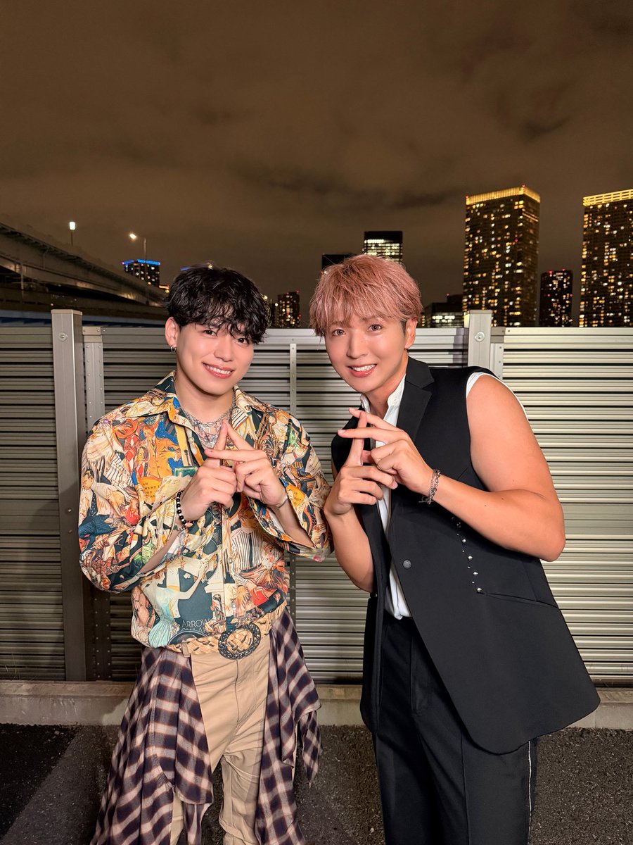 BHNX_KENTA's tweet photo. 本日ご一緒させていただいた
#BALLISTIKBOYZ from EXILE TRIBE
#加納嘉将 さんとお写真撮らせていただきました📸

BALLISTIK BOYZさんの楽曲大好きで
聴かせていただいていたので
#ニュービギ 決まった時から
すごく楽しみにしていました😌💐

またご一緒させていただけるよう
└BHNX┘頑張ります💪🏾🔥 https://t.co/rj742Jcaey