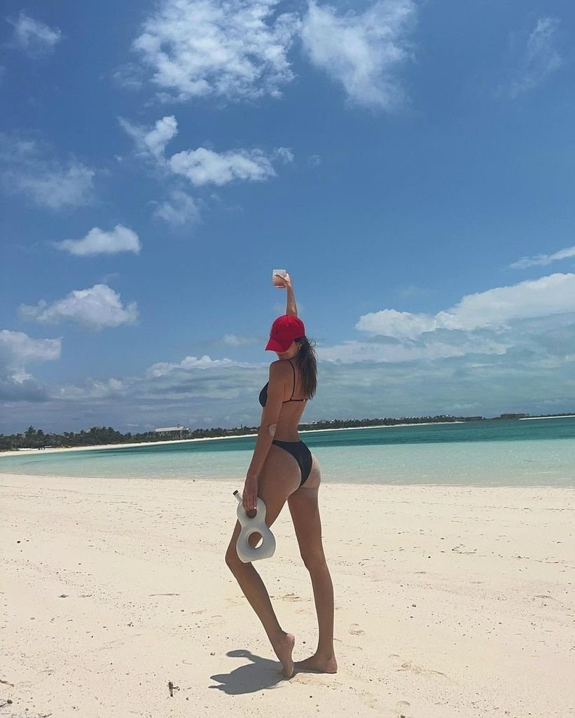 archivekend's tweet photo. manifesting a summer like kendall's https://t.co/eWTWou6s7l
