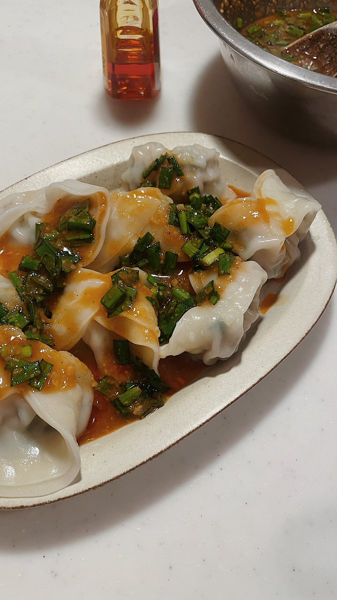 c___a___o_'s tweet photo. 黙々とひとりで餃子を包みたい夜が定期的にある🥟 https://t.co/lsBaXt1nnL
