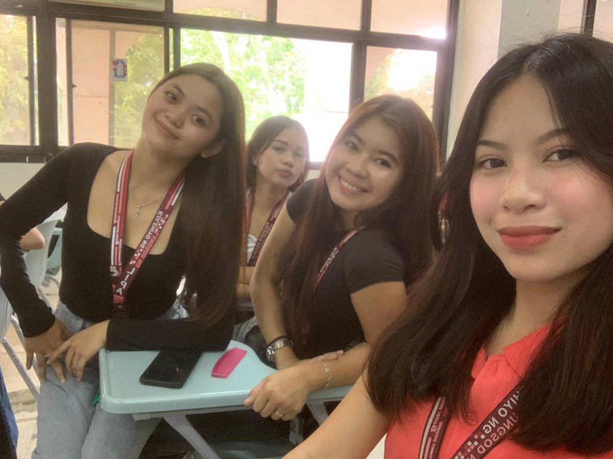 moonlight_mgby's tweet photo. first day of school https://t.co/0AgfR8Gy8P