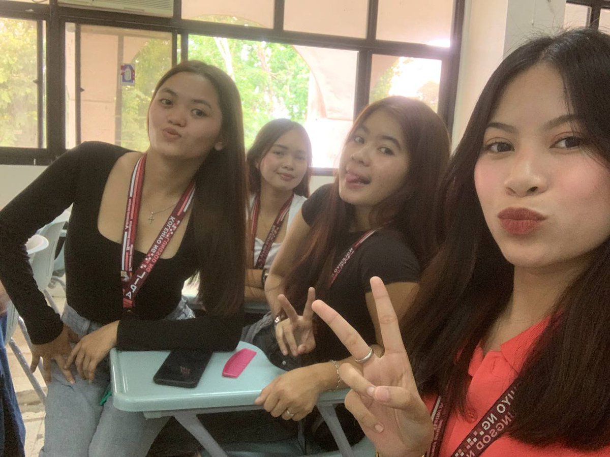 moonlight_mgby's tweet photo. first day of school https://t.co/0AgfR8Gy8P