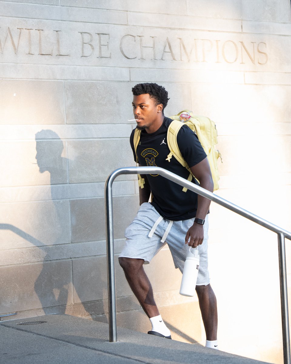 UMichFootball's tweet photo. Ready to work 😤 https://t.co/b26dPw0S1S