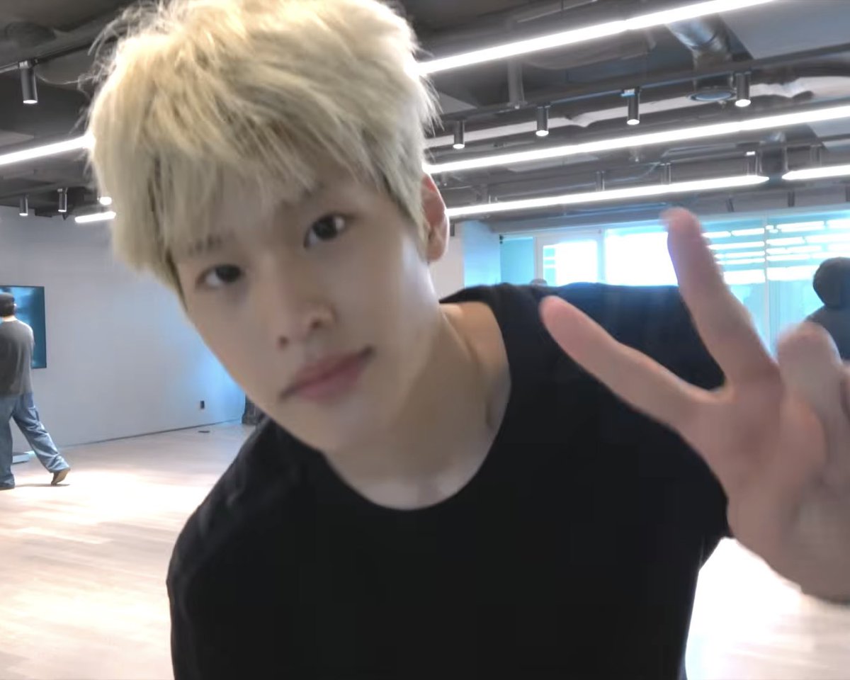 300kki's tweet photo. 얩쁜짓 
엄청 애교
이건 백프로 애교행동 
얩쁘다얩쁘다해주면 머리 부비러오는 강아지 https://t.co/SQiGcDmfR0