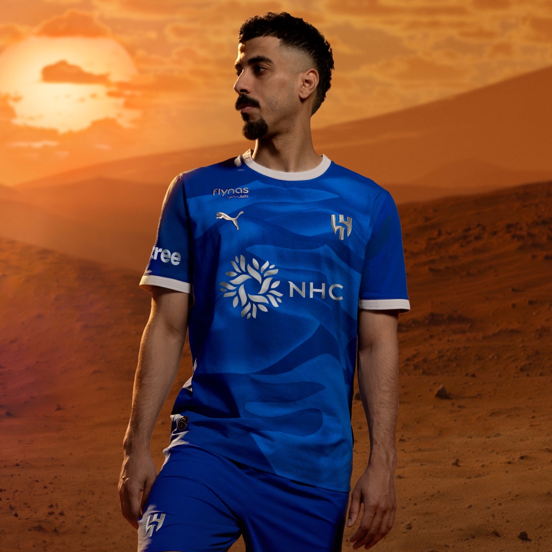 Alhilal_FC's tweet photo. من وهج الرمال إلى نور الهلال 🌙💙

احصل عليه من متجر الهلال الإلكتروني الرسمي 📲
🔹 توصيل سريع
🔹 استرجاع سهل ومجاني