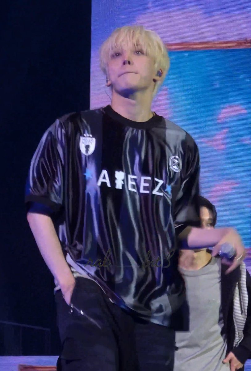 yunhopowerless_'s tweet photo. no pls tell me it’s just the jersey effect https://t.co/Q9ukA38sfE