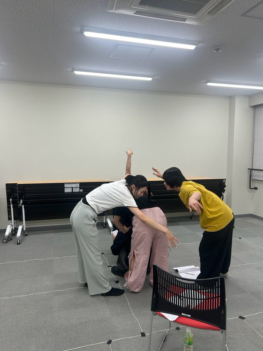 maoneko_OM's tweet photo. これは…一体…なんだろう………🤔
な、ワンシーン

本番ではええ感じになってるはずです

#おてがみかしこ https://t.co/41xyfIjHZy