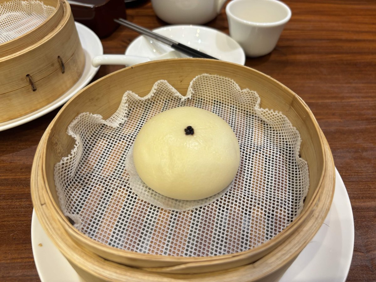 SoupN20733's tweet photo. 人生初のオフ会してみた
鼎泰豐で牛肉麵, 皮蛋, 胡麻饅頭, 小籠包を堪能しました 
@SnowWingRainTea https://t.co/BiybAibDwg