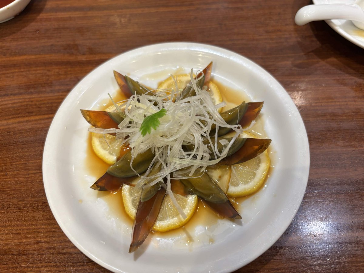 SoupN20733's tweet photo. 人生初のオフ会してみた
鼎泰豐で牛肉麵, 皮蛋, 胡麻饅頭, 小籠包を堪能しました 
@SnowWingRainTea https://t.co/BiybAibDwg