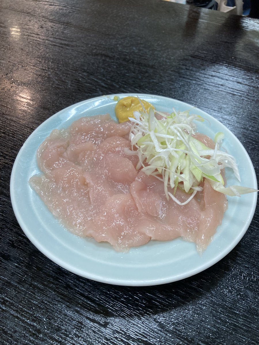 uru_nomi's tweet photo. 【武蔵新城】かとりや

完璧な鳥刺し。
わさびじゃなくからしがまた良い。
完璧なところは焼きも煮込みも美味しい🍺 https://t.co/i9ZnFCLdkm