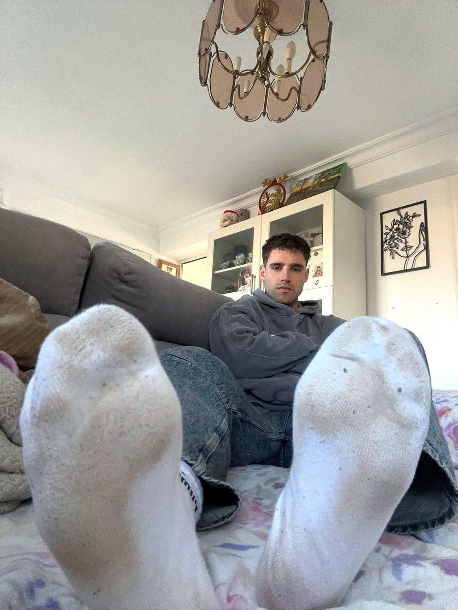 TheAlphaTitan25's tweet photo. My feet aren’t gonna massage themselves…

Get to work https://t.co/03kWuEzkLV