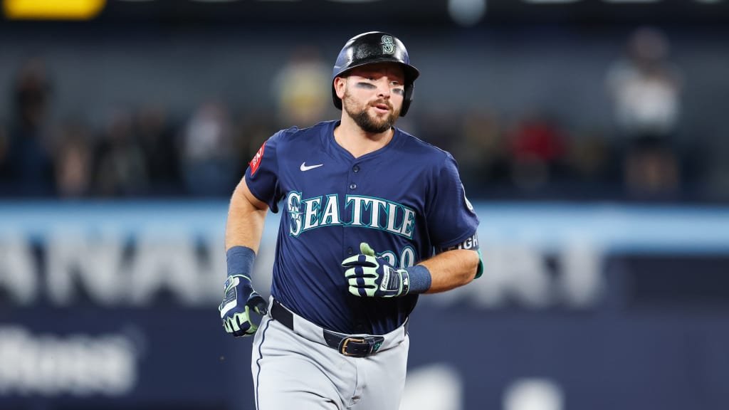 EricCrossMLB's tweet photo. How the bleep do you go from...

2025: 60 HR (9.1 fWAR)
2026: .165 AVG (0.6 fWAR)

Without looking, this has to be one of the biggest (or the biggest) falloffs in MLB history. https://t.co/uzawpErXhq