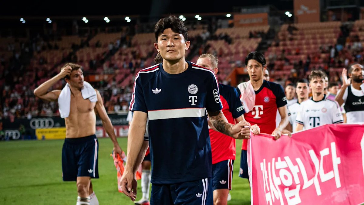 iMiaSanMia's tweet photo. After the end of the Korea tour and before the departure to Hong Kong, Kim Min-jae treated his teammates to a special meal in Jeju. The defender had traditional Korean fried chicken delivered to the team hotel after the game against Jeju SK. Kim wanted to create a special moment to mark the end of the Korea camp, which was particularly meaningful for him as a local hero [@BILD]