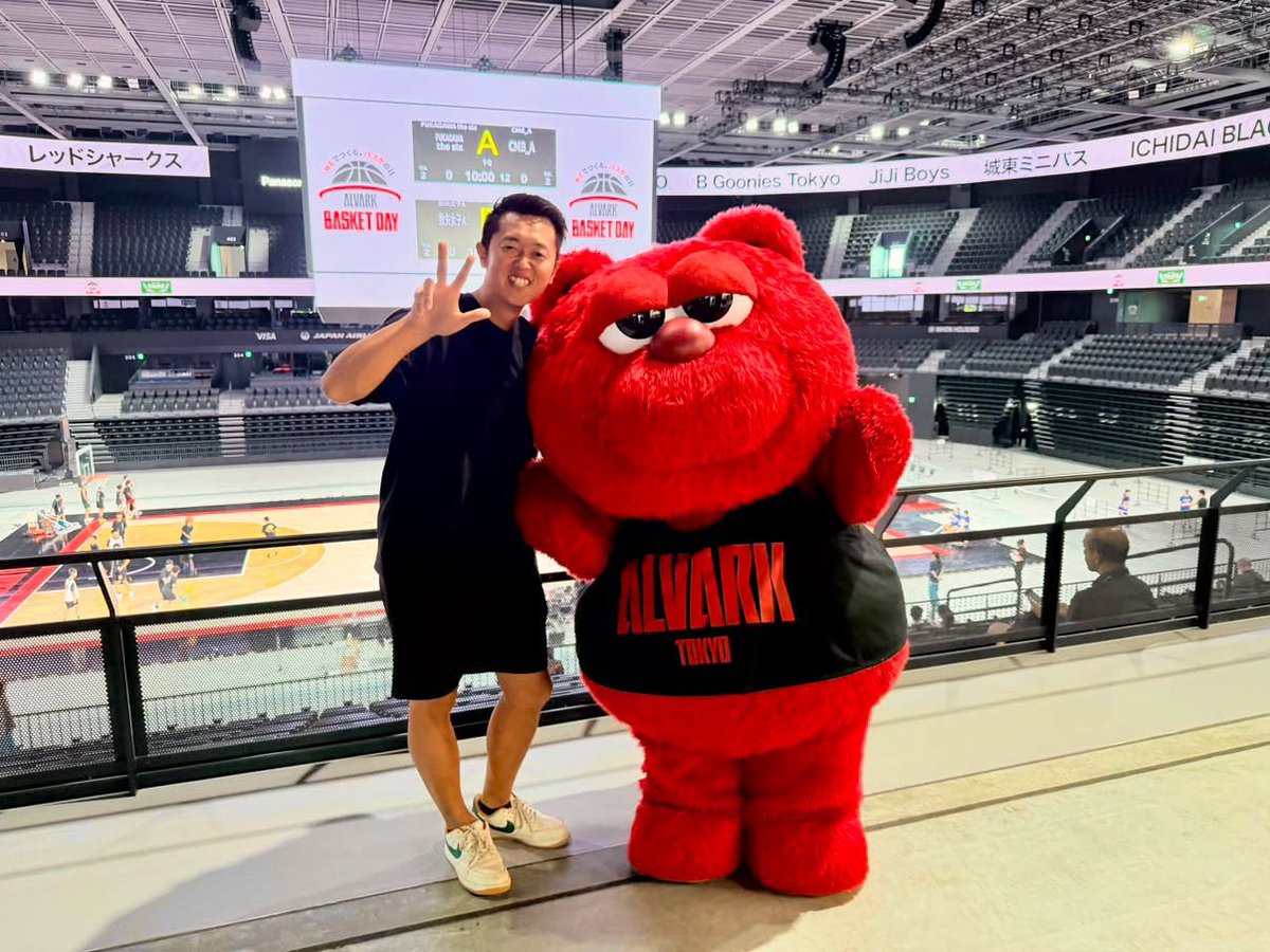 MINAMI_HAYATO_'s tweet photo. ちらっとTOYOTA ARENA TOKYOを覗くとルークに見つかった🤣🐻🔴久しぶりだね〜🤝 ルークのファンクラブ入ろうかな〜😆今季もがんばってね💪
#アルバルク東京 https://t.co/SI9ifArQ0i