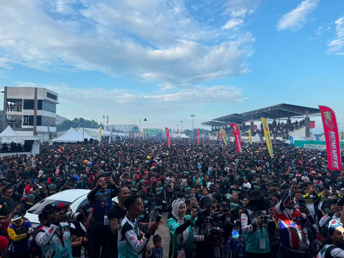 FaktaBukanAuta's tweet photo. Analisis Kemalangan Jalan Raya Melibatkan Penganjuran RXZ Members 8.0 oleh JSPT Bukit Aman ;

◾11 kes kemalangan maut
◾5 kes kemalangan parah
◾30 kes kemalangan ringan

Total 46 kes.

Jenis kemalangan tertinggi adalah ;

◾Pertama - langgar belakang
◾Kedua - terbabas sendiri

✅ Sampah ditinggalkan 130 tan.