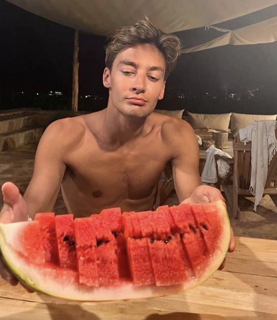 gaxyaoi's tweet photo. can’t wait for george’s summer break dump https://t.co/uXYDi2DA7K