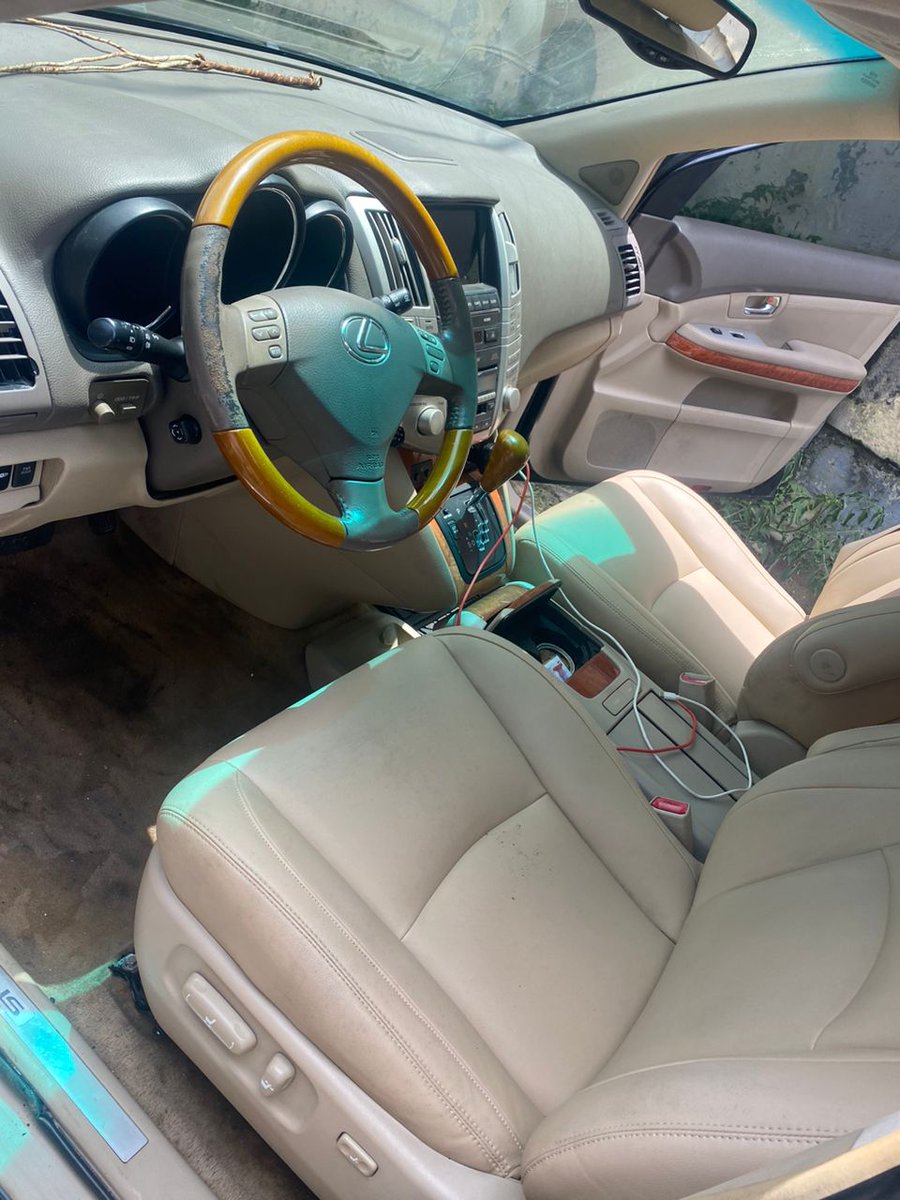 iam_eson's tweet photo. Lexus  rx330 2006

Foreign used Tokunbo 🇺🇸

Duty paid

Total accident free
May 2026 entry

Price:₦8,800,000 to owner
Buyer settle 

Location Lagos https://t.co/7E57pTgbOG