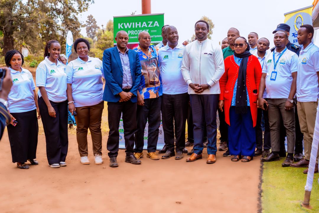 rim_plc's tweet photo. RIM Plc successfully launched the Kwihaza Loan Product in Huye, Rutsiro, Gicumbi and Kirehe, in partnership with @AFRwanda 

The product offers 12% financing to MSMEs in tomato, onion, avocado, passion fruit and fisheries value chains, promoting financial inclusion and growth. https://t.co/cnqusfDL4c