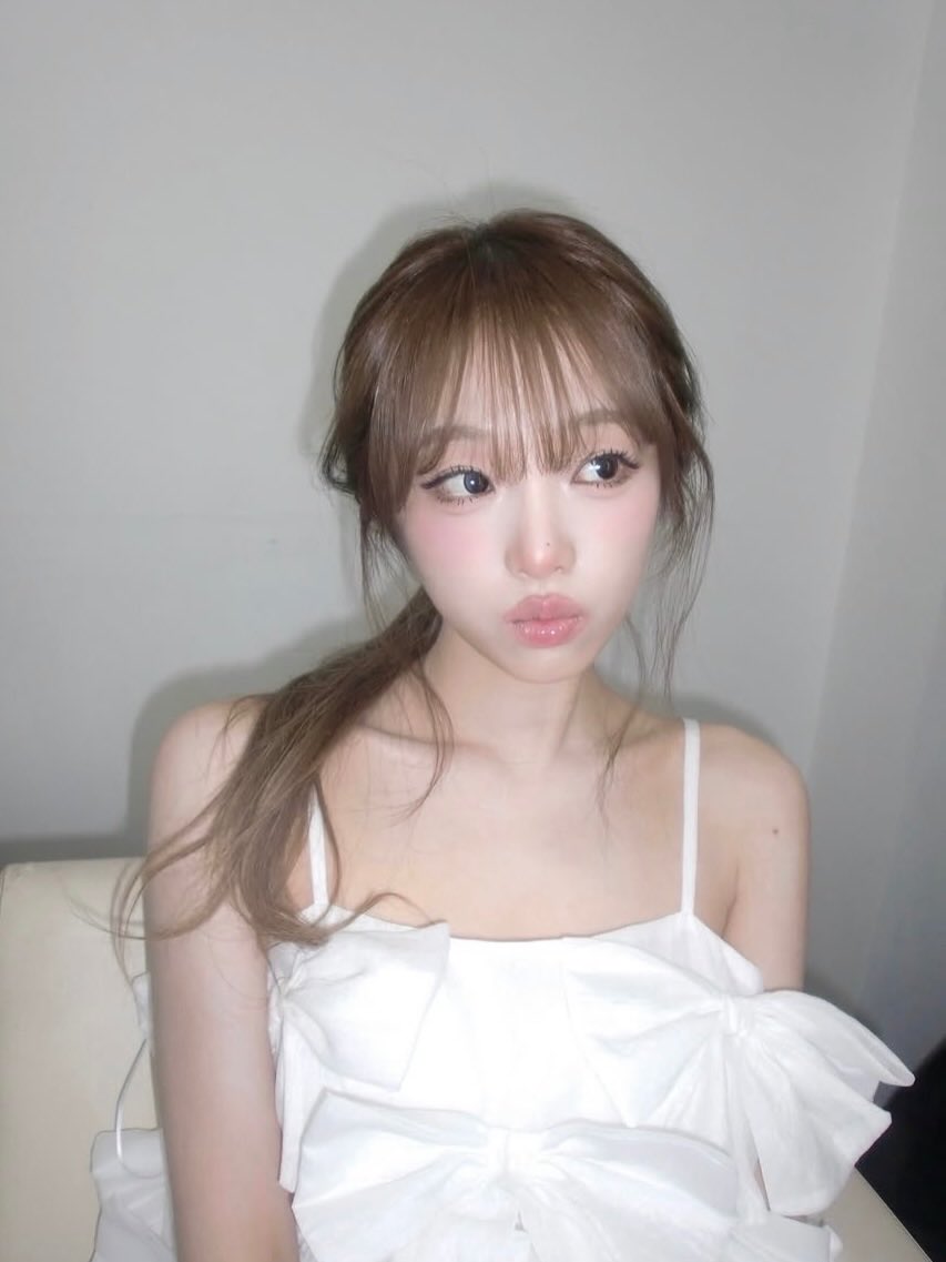 letterwithpixs's tweet photo. 예나 헤메선생님이 쓰시는거 디카같은데
요 사진들도 카시오 엑슬림 z270일거같음
아너무예뿌다🤍🤍 https://t.co/WAOvFRjIOh