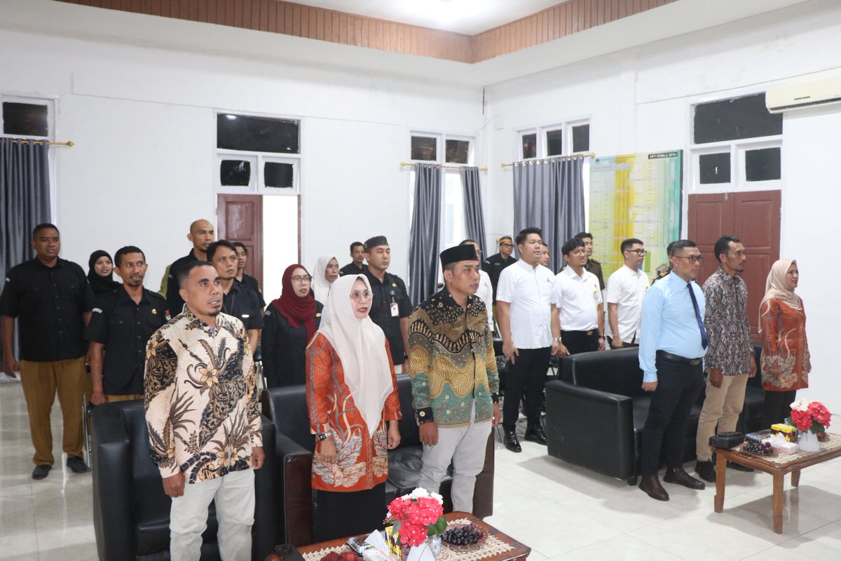 kpu_halteng's tweet photo. #temanpemilih, KPU Kabupaten Halmahera Tengah (KPU Halteng) dan Kejaksaan Negeri Halmahera Tengah (Kejari Halteng) menandatangani Perjanjian Kerja Sama, Rabu (5/8). Pokok perjanjian ini tentang pemberian bantuan hukum, pertimbangan hukum dan tindakan hukum lain di bidang perdata https://t.co/Nfq7acAegp