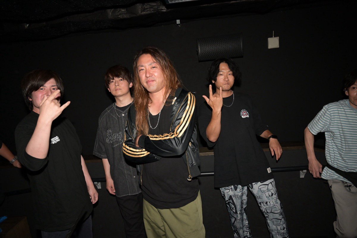 fffuck_1107's tweet photo. 8/1　庄原一心ラストライブ
庄原市の元気なおじさんたちが作り上げたイベントのラスト回に出演してきた!
ワイヤレス引きちぎったり電池切れしたりめっちゃトラブったけど地元庄原民に温かく迎えてもらって楽しんだ!
またHEAVY METALしよう! https://t.co/AfwGMAMwRM
