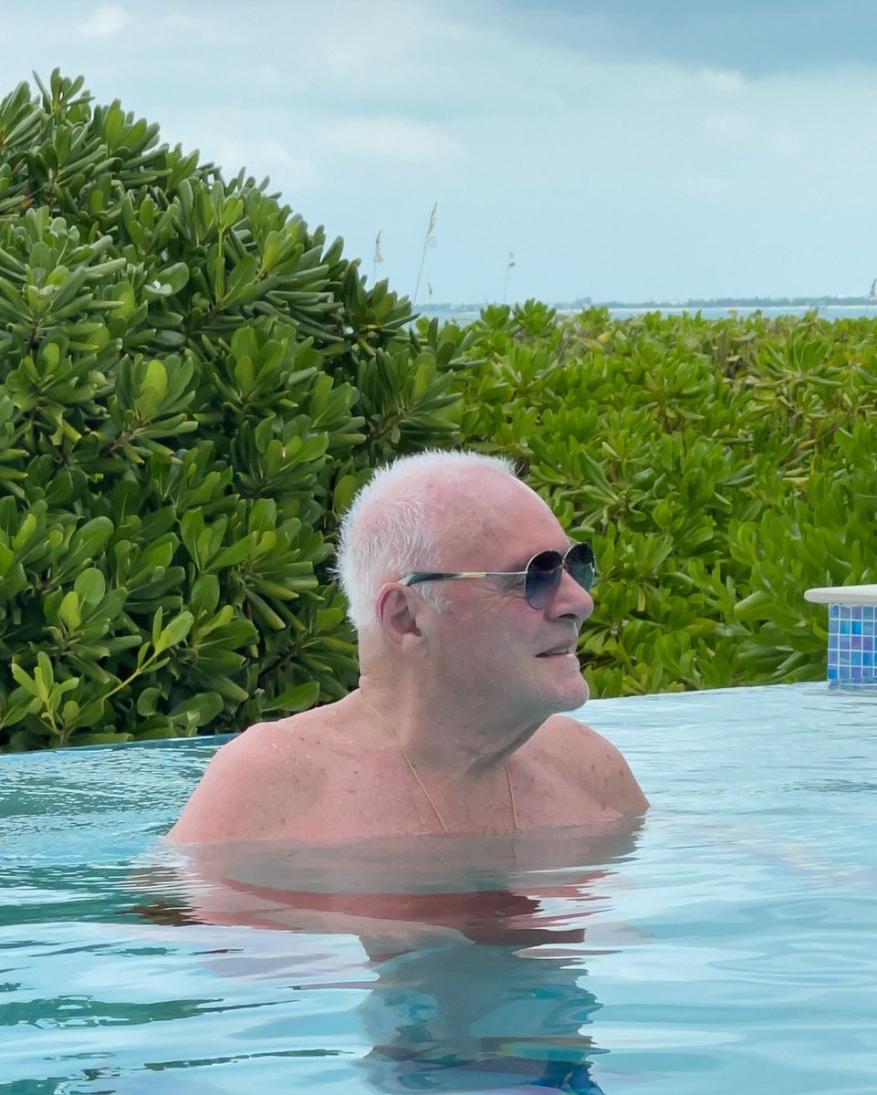 anthops220's tweet photo. Sir Anthony Hopkins

Sunny-Side-Up Saturday 🤪👍🏻☀️ https://t.co/wdR1Qbnxqs