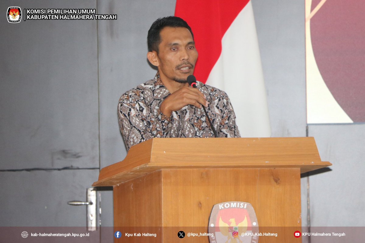 kpu_halteng's tweet photo. 2. dan tata usaha negara. 

Diselenggarakan di Aula Kantor KPU Halteng Jalan Yamamoto, Desa Wedana, Weda, acara ini dibuka  dengan penandatanganan dokumen Perjanjian Kerja Sama oleh Ketua KPU Halteng Rahman Tekka dan Kajari Halteng, Ashari Syam. 

Kegiatan dilanjutkan dengan https://t.co/K1IDPngHQi