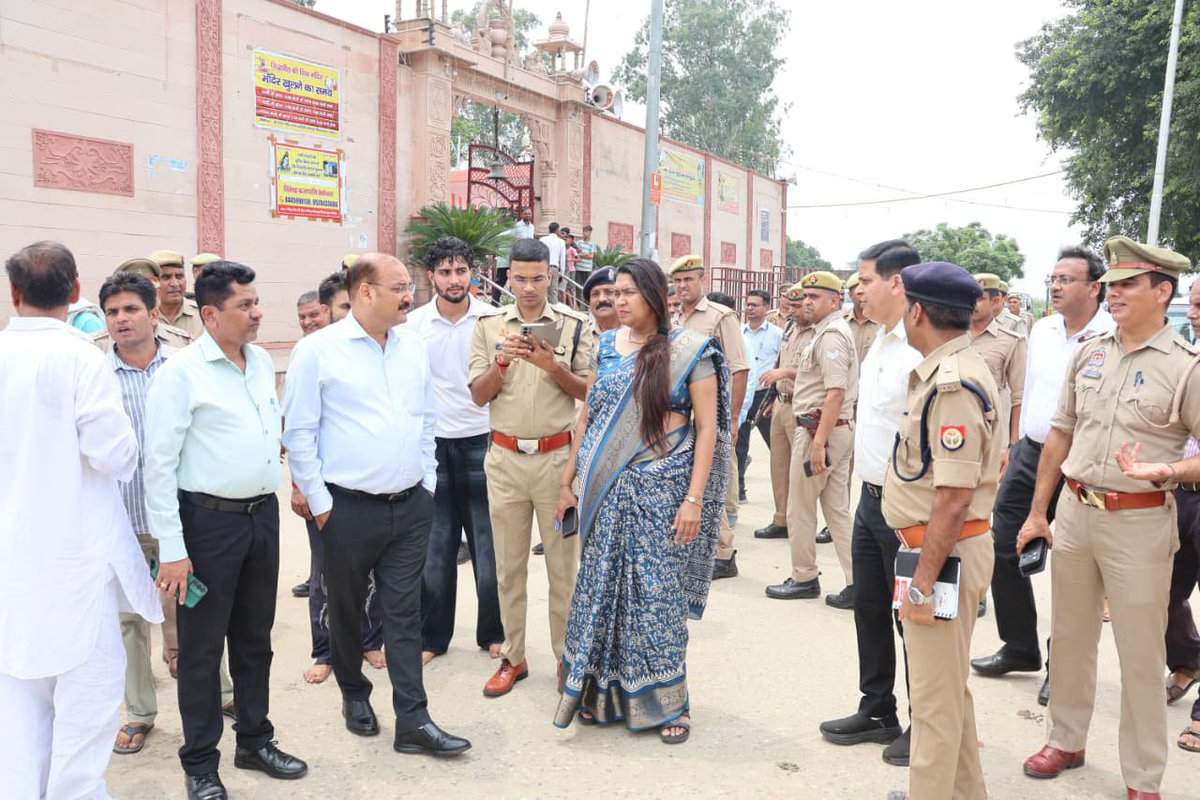 DmMeerut's tweet photo. मवाना गंग नहर पटरी कांवड मार्ग का स्थलीय निरीक्षण किया गया व संबंधित अधिकारियो को आवश्यक दिशा-निर्देश दिये गये।
@CMOfficeUP @UPGovt @ChiefSecyUP @InfoDeptUP https://t.co/BjsEpxfqZ0