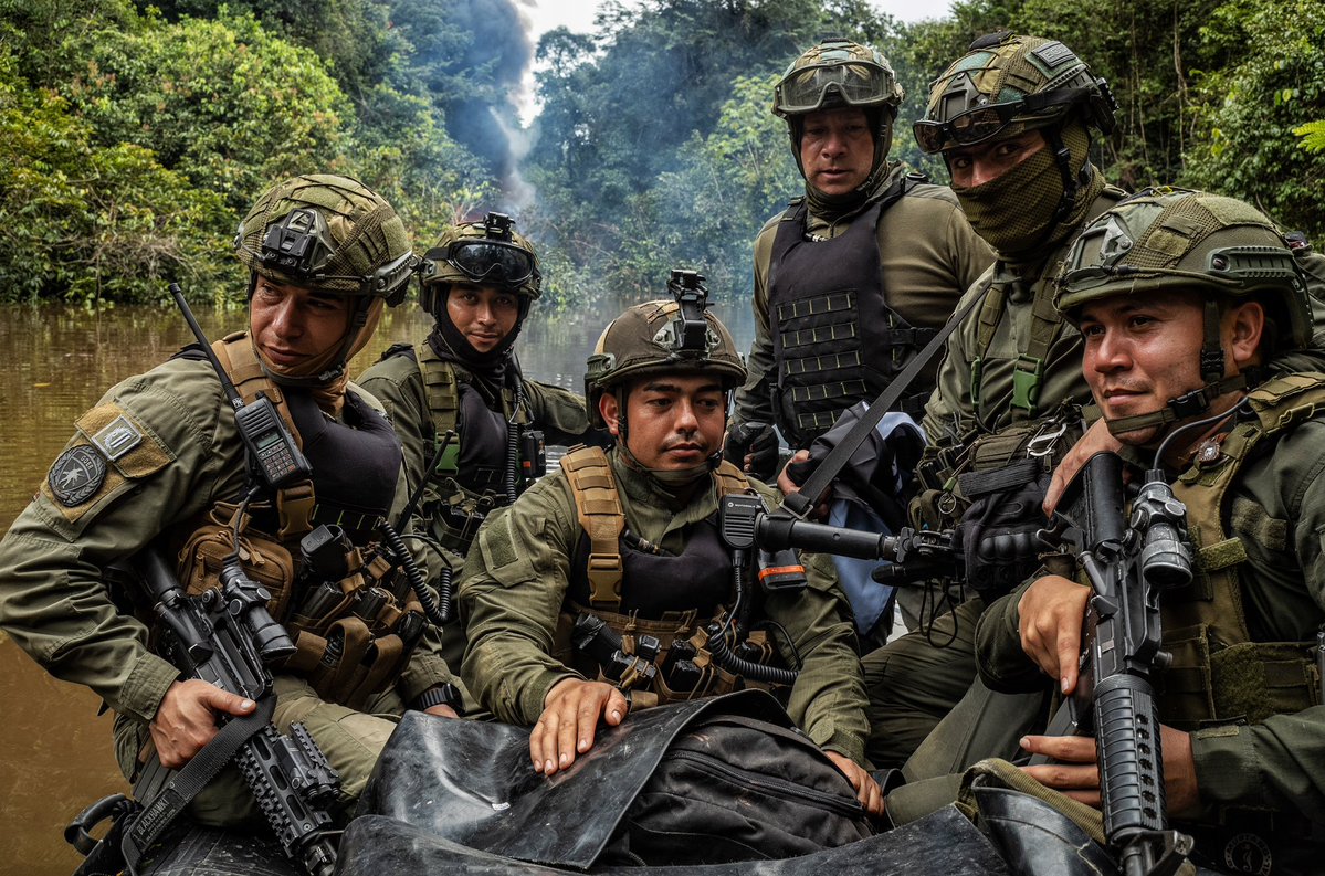 federicorios's tweet photo. Las dragas vienen de Brasil, majeadas por mineros pero controladas por grupos armados que encontraron oro y ausencia del Estado. https://t.co/pEEX6uAXGX