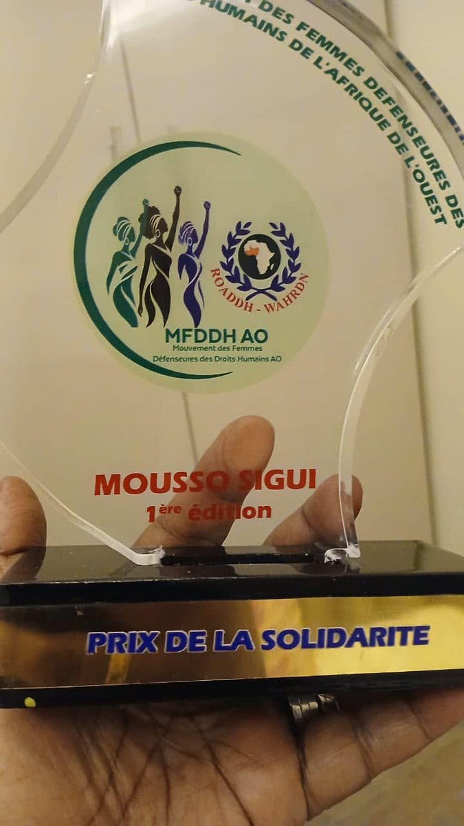 WhrMdf's tweet photo. 02 lauréates ont été primées durant Mousso Sigui édit 1. Asmaou Diallo, Pdte de l'Association des Victimes, Parents et Amis du 28 Septembre 2009 (AVIPA), pour le prix de la solidarité &amp; Binta Sidibé Gascon, Vice-présidente de l’Observatoire Kisal, Prix résilience.
#Mousso Sigui https://t.co/FMeJRwFfEj