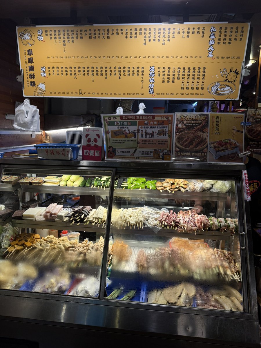 take_102's tweet photo. 王冠の裏に当たりが出れば1本無料で奇跡起きて2回も当たり出た https://t.co/cvKeeiTuIo