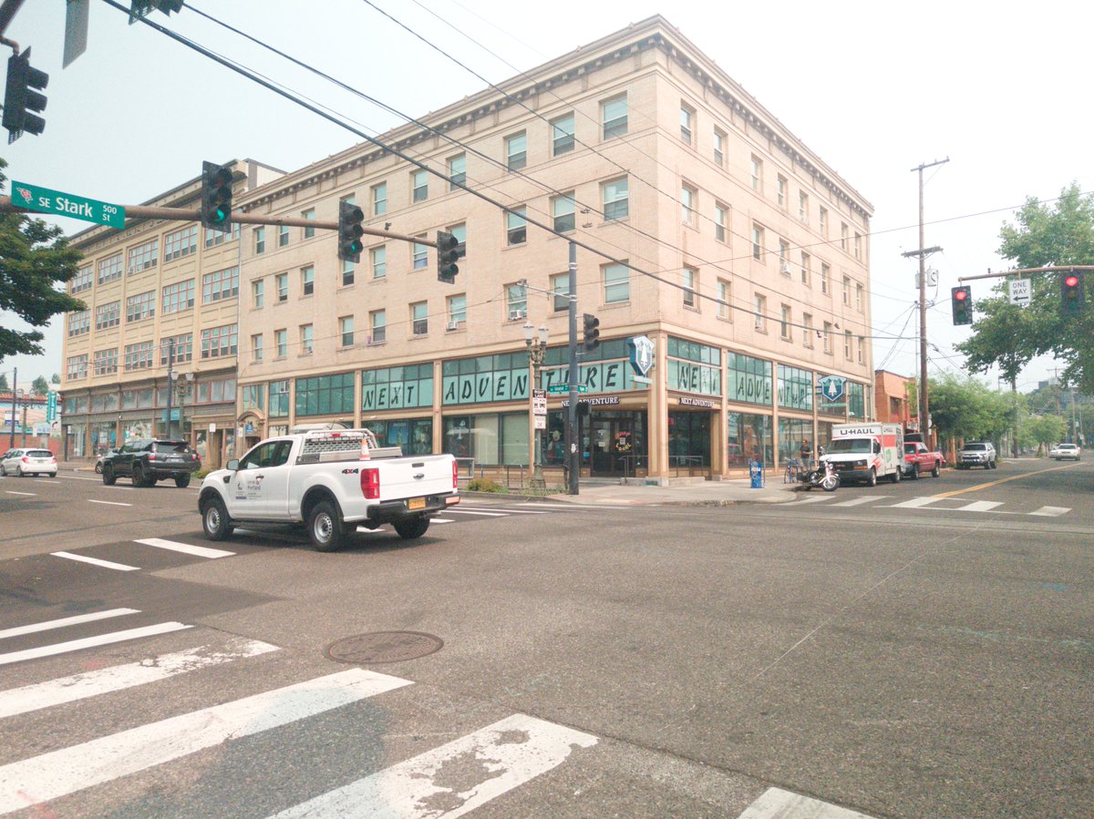 2000wonderer's tweet photo. Jumped to Portland, OR!
I went post office to get my back-up box, then hit outdoor store to release uncarriable on airplane.
All works done! Ready to fly back.
ポートランドに移動！
郵便局でバックアップの箱を回収し、アウトドアショップで飛行機に持ち込めないギアを処��。全部終了！ https://t.co/QZZ9X1qV57