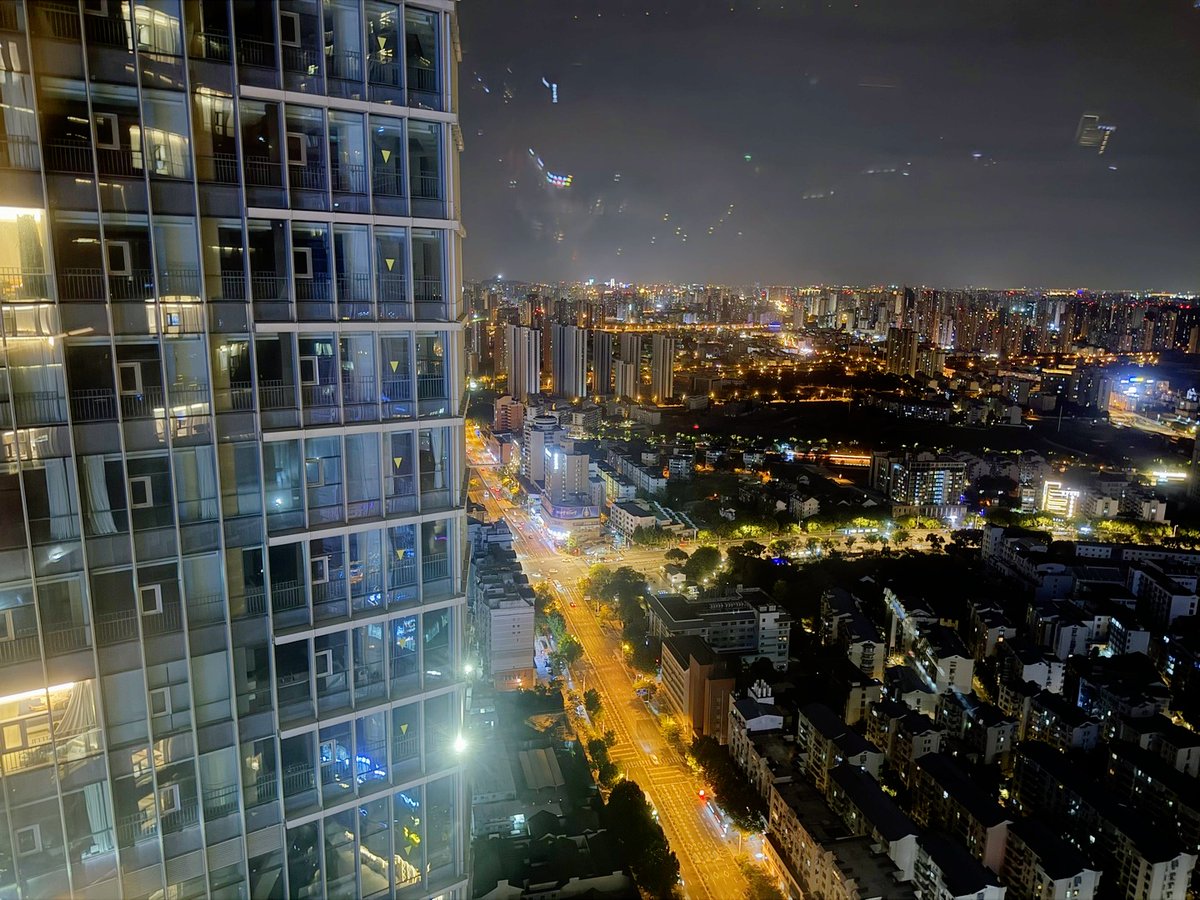yosef6942's tweet photo. Residential high-rises are packed so tightly that the city lights stretching out are mostly other apartment blocks. 🏙
📍 22:19 Wuxi, China https://t.co/d8K8gbCYU6