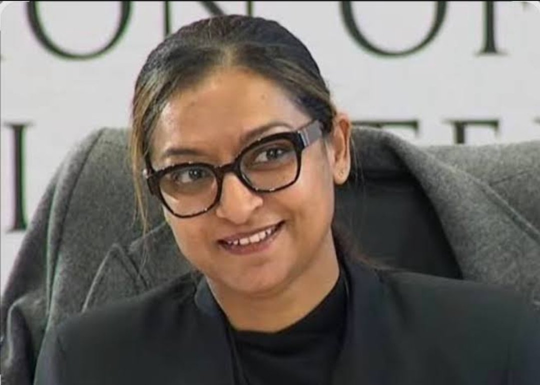 Big_Keezy's tweet photo. Dear @CyrilRamaphosa 

I believe that I speak for all South Africans when I say that Advocate Ramsamy deserves to be awarded The Order for Meritorious Service.

What she is displaying at the #MadlangaCommission is some of the highest levels of professional AND personal integrity! She put values ahead of success, putting aside her own ambitions to protect the dignity of the profession she loves! This came at a great cost for her as she was vilified and abused at IDAC, but she never wavered. It's truly remarkable when you consider how young she is! 

She has shown exceptional public service and deserves such an honour! 👏🏽👏🏽👏🏽