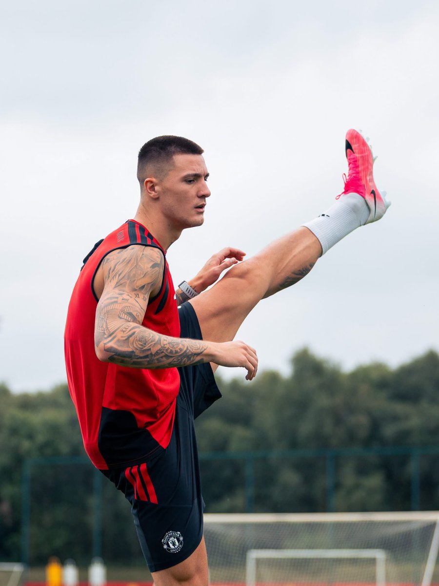 MufcIDfans's tweet photo. Manchester United telah membuat sangat jelas bahwa Benjamin Sesko tidak untuk dijual setelah menangkis ketertarikan dari beberapa klub terbesar Eropa musim panas ini.

Bayern Munich, Barcelona, dan Tottenham semuanya melakukan penyelidikan melalui perantara untuk mengetahui apakah ada kemungkinan merebut Sesko dari Old Trafford musim panas ini.

Tanggapan Manchester United langsung dan tegas.

[GraemeBailey]

#MUFCIndonesiafans