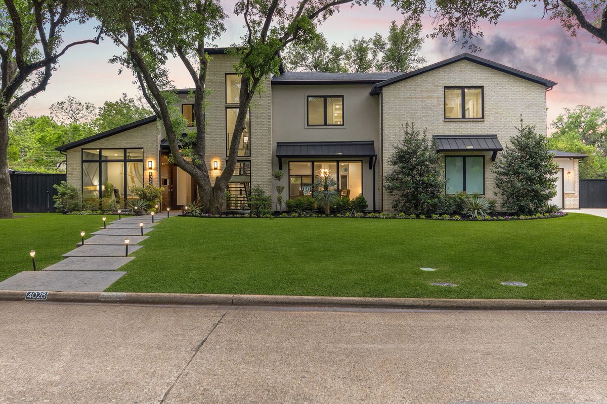 RealtorDamon's tweet photo. 4028 Courtshire Drive — 6,204 sqft in the coveted Private School Corridor. Grand scale, timeless design, and one of the best locations in North Dallas for families who want it all.

DM me for the full details. #DallasRealEstate #PrestonHollow #LuxuryHomes https://t.co/yOdX1aQjS8
