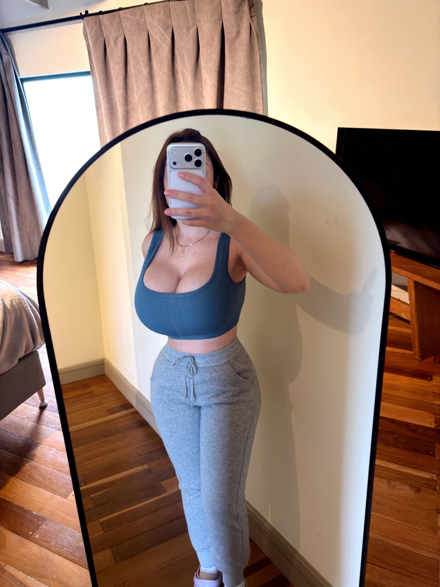 Closer2Chloe's tweet photo. RT if you’d help me with my workouts https://t.co/lJwgxv6x8Z