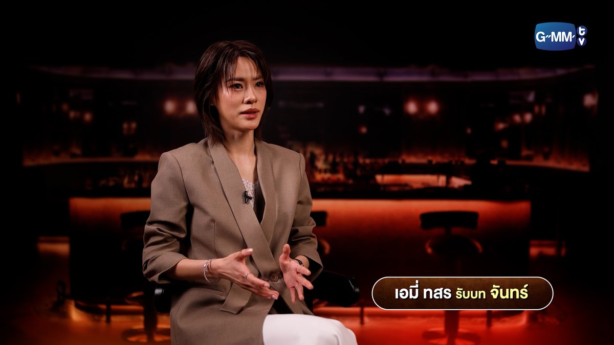 GMMTV's tweet photo. เอมี่ รับบท 'จันทร์' นักธุรกิจ สุขุม ดูเหมือนเป็นคนที่ไม่อยากผูกมัดกับใคร
#MoonshadowSeriesSpecial

[Eng Sub] เงาใต้พระจันทร์ Moonshadow Special [1/4]
🎥 https://t.co/ctUoRwvxwV

@emiamily @beonnnie https://t.co/YgYDQQZnLc