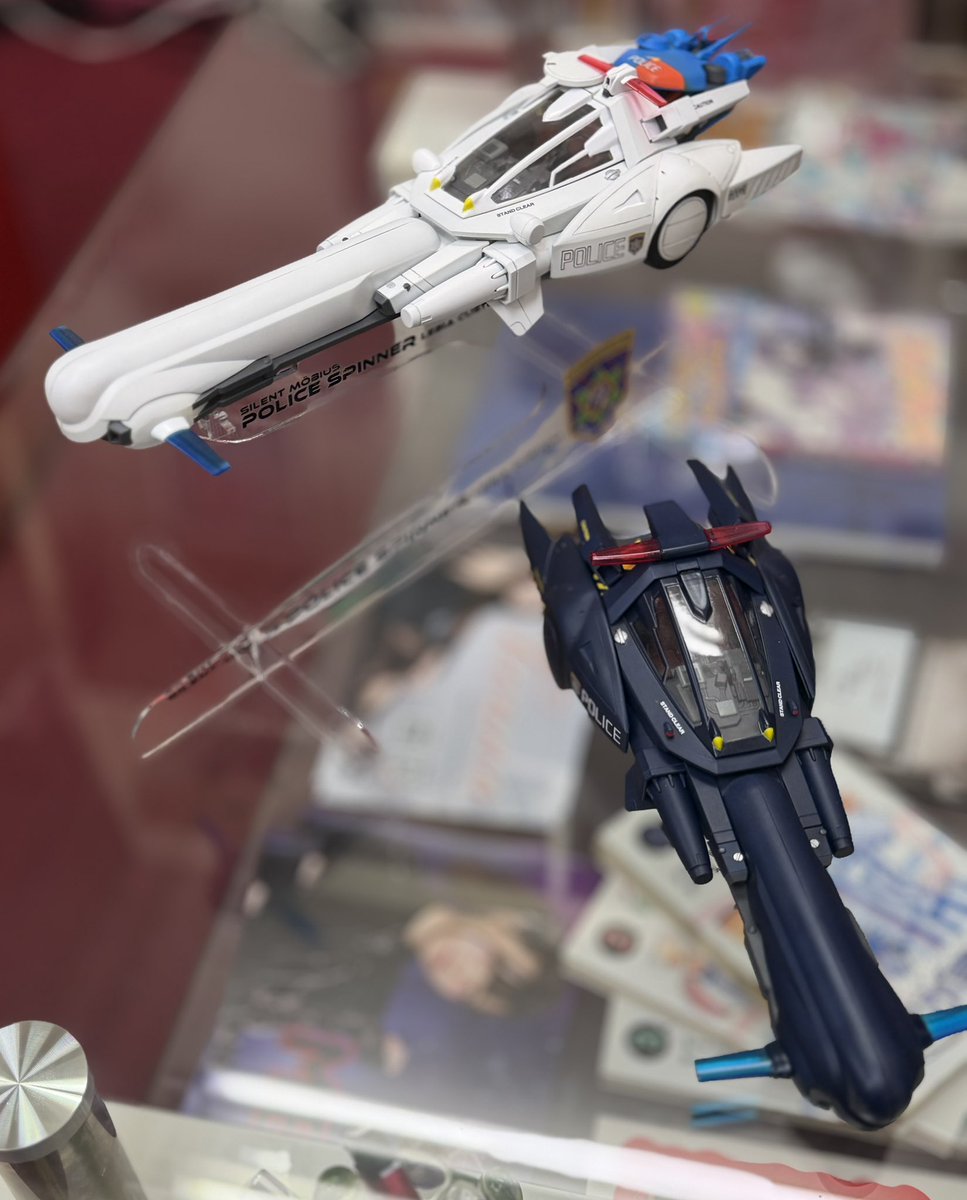 kia_asamiya's tweet photo. AMPスピナー２種。
レビアカスタムについてるアクリルスタンドは、『#ベルファイン』さんのサイトで購入した方への特典になる予定。

結構大きい！いいサイズ感！^_^

ペットボトルは、大きさの対比用。

【#サイレントメビウス】 https://t.co/NAkVl3zJq9