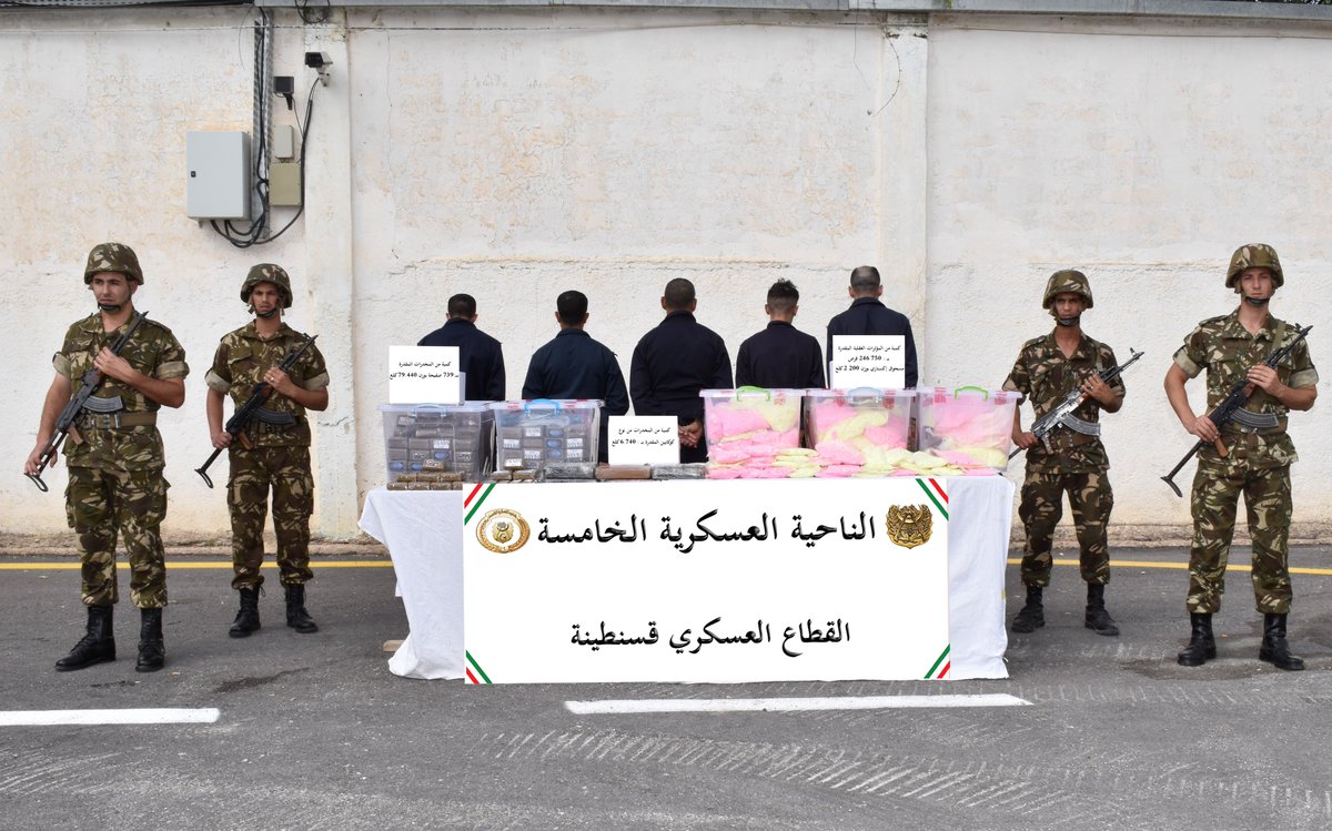 mdnGovDz's tweet photo. 📌الحصيلة العملياتية للجيش الوطني الشعبي، خلال الفترة الممتدة من  29 جويلية إلى 4 أوت 2026:

#مكافحة_الإرهاب 

بفضل جهود وحدات الجيش الوطني الشعبي، سلّم الإرهابي المسمى ب.إ المكنى أبو محمد نفسه للسلطات العسكرية ببرج باجي مختار بالناحية العسكرية السادسة، وبحوزته مسدس (1) رشاش من نوع كلاشينكوف وكمية من الذخيرة وأغراض أخرى، فيما أوقفت مفارز أخرى للجيش الوطني الشعبي (10) عناصر دعم للجماعات الإرهابية، خلال عمليات متفرقة عبر التراب الوطني.

#محاربة_الجريمة_المنظمة 

-مواصلة للجهود الحثيثة الهادفة إلى التصدي لآفة الاتجار بالمخدرات ببلادنا، أوقفت مفارز مشتركة للجيش الوطني الشعبي، بالتنسيق مع مختلف مصالح الأمن، (29) تاجر مخدرات وأحبطت محاولات إدخال قنطار (1) و(21) كيلوغرام من الكيف المعالج، عبر الحدود مع المغرب، فيما تم ضبط (588.947) قرص مهلوس، وذلك خلال عمليات عبر النواحي العسكرية.

- أوقفت مفارز للجيش الوطني الشعبي (53) شخصا بكل من تمنراست وبرج باجي مختار وإن قزام وإليزي، وحجزت (21) مركبة و(244) مولد كهربائي و(163) مطرقة ضغط، بالإضافة إلى كميات من خليط خام الذهب والحجارة وتجهيزات تستعمل في عمليات التنقيب غير المشروع عن الذهب

-توقيف (7) أشخاص آخرين وضبط مسدس (1) رشاش من نوع كلاشنيكوف و(5) بنادق صيد و(22.838) لتر من الوقود و(5) أطنان من المواد الغذائية الموجهة للتهريب، وهذا خلال عمليات متفرقة.

-أحبط حرّاس السواحل محاولات هجرة غير شرعية بسواحلنا الوطنية وأنقذوا (83) شخصا كانوا على متن قوارب تقليدية الصنع، فيما تم توقيف (509) مهاجر غير شرعي من جنسيات مختلفة عبر التراب الوطني.

#وزارة_الدفاع_الوطني_الجزائرية