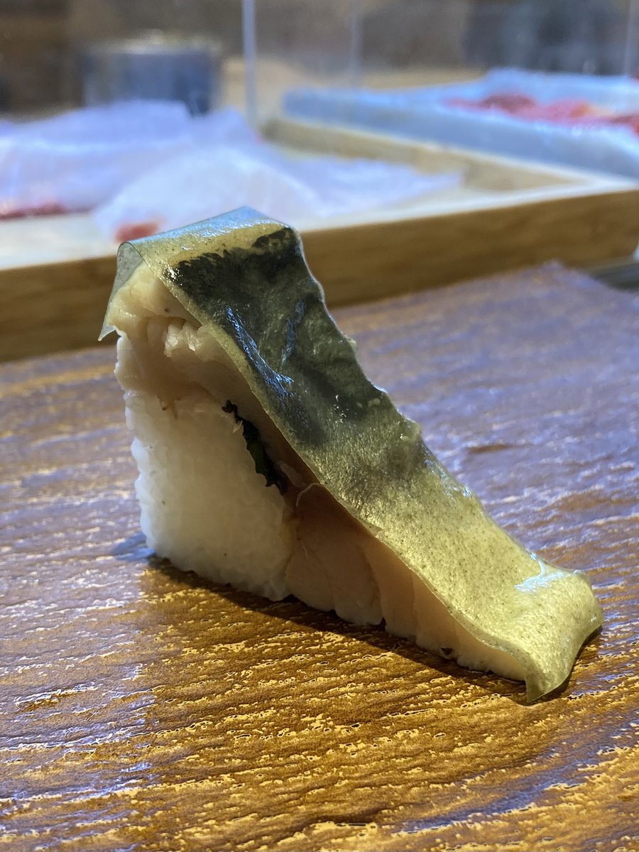 uru_nomi's tweet photo. 【築地】すし兆

大名さば
いさき
白サーモンなど

築地の立ち食い鮨はいつもここ🍣🙇 https://t.co/cqPAZZJQvC