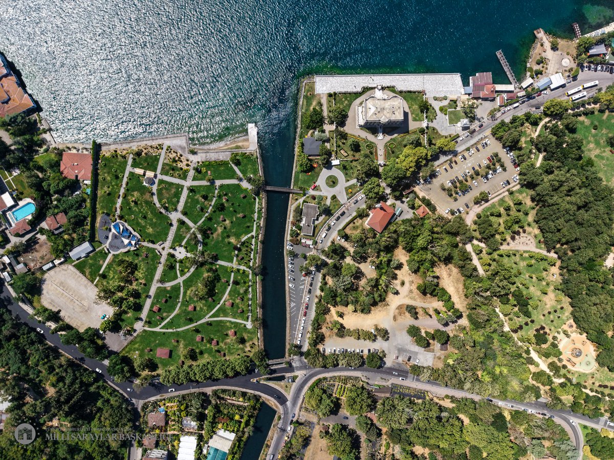 millisaraylar's tweet photo. …
Masmavi bir kıyı
Yemyeşil bir mola
Zamansız bir siluet
Ve hatırlanmaya değer bir gün…

Küçüksu Kasrı ve mesire alanı, yazın en güzel saatlerini bir araya getiriyor.

📍 Küçüksu Kasrı | Beykoz
🕘 Pazartesi hariç 09.00–17.30

☕ Küçüksu Kasrı Kafe
🕘 Her gün 09.00–22.30

🌿 Küçüksu Kasrı Mesire Alanı
🕘 Pazartesi hariç her gün 09.00–21.00