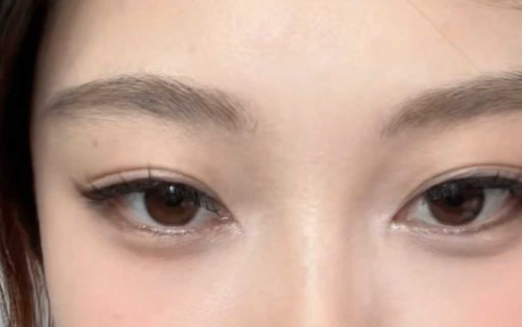 waiduidui's tweet photo. 再次买了幅说是适合日常戴的美瞳结果，再次由于和我瞳色一样所以根本看不太出区别 https://t.co/D2aNLQi286