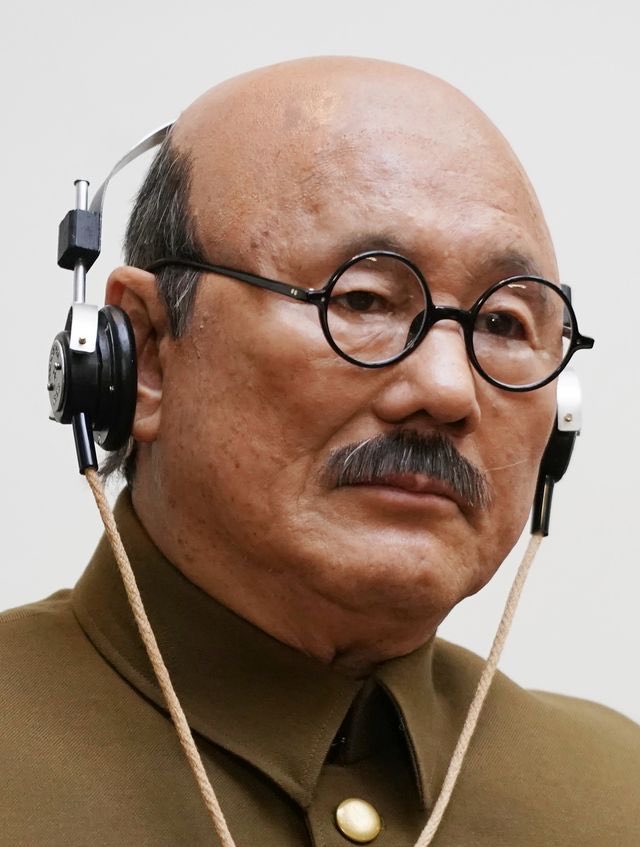 nixon1972viet's tweet photo. 東條英機役、実力ある俳優をハゲにして口髭生やして丸眼鏡かければ大体なんとかなる説を提唱したい https://t.co/crizIAzg5t