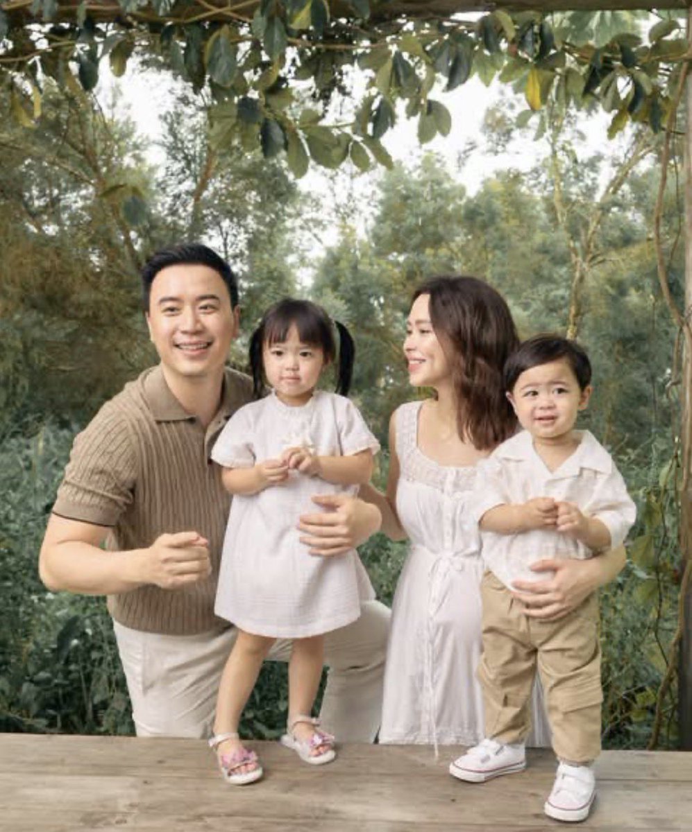 korfor29's tweet photo. คุณแม่อวดท้องที่สามในวัย 28 ปี 
ท้องแม่โตแล้ววว ว่าที่คุณแม่ลูกสาม #แพทริเซียกู๊ด เผยออร่าสวยเป๊ะในลุคส์สุดชิลล์ โชว์ท้องโตกลมบ๊อก 7 เดือน ตอนนี้แม่แพท - พ่อ #โน้ตวิเศษ ยังไม่เฉลยเพศเบบี๋

ได้ดูสัมภาษณ์ของคุณแพทบอกว่ามีความสุขมากที่ได้เป็นแม่ตั้งแต่อายุยังน้อยเพราะรู้สึกว่าอยากอยู่กับลูกนานๆ นี่แหละค่ะท้องเมื่อพร้อมของจริงและพร้อมเลี้ยง😍 

IG : patriciagood

#แพทริเซีย  #คุณแม่ลูกสาม